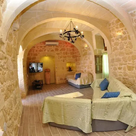 6 Bedroom Farmhouse With Private Pool In Zebbug Gozo 펜션