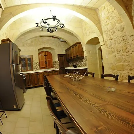 6 Bedroom Farmhouse With Private Pool In Zebbug Gozo 펜션 *