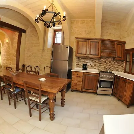 펜션 6 Bedroom Farmhouse With Private Pool In Zebbug Gozo
