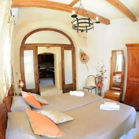 6 Bedroom Farmhouse With Private Pool In Zebbug Gozo 펜션 Zebbug (Gozo)
