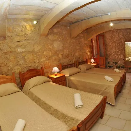 6 Bedroom Farmhouse With Private Pool In Zebbug Gozo 펜션