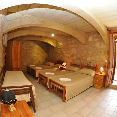 펜션 6 Bedroom Farmhouse With Private Pool In Zebbug Gozo *