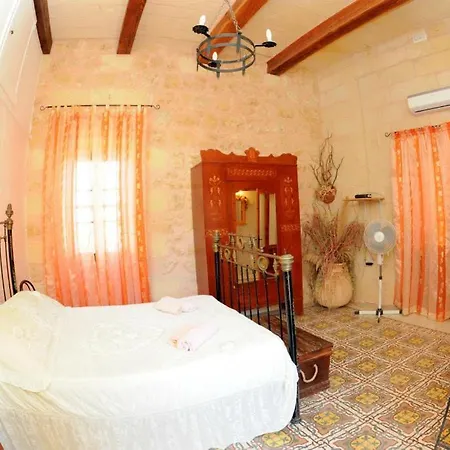 6 Bedroom Farmhouse With Private Pool In Zebbug Gozo *