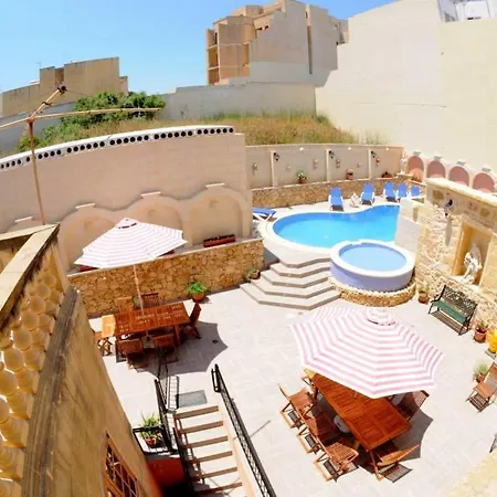 6 Bedroom Farmhouse With Private Pool In Zebbug Gozo