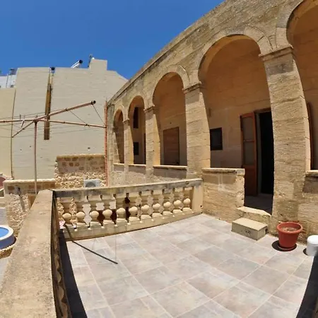 펜션 6 Bedroom Farmhouse With Private Pool In Zebbug Gozo
