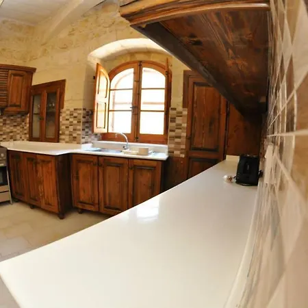 6 Bedroom Farmhouse With Private Pool In Zebbug Gozo 펜션