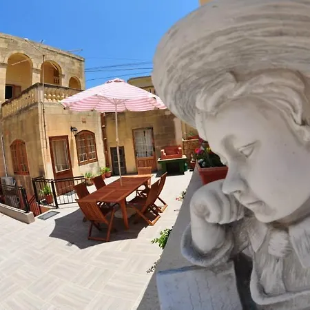 펜션 6 Bedroom Farmhouse With Private Pool In Zebbug Gozo *