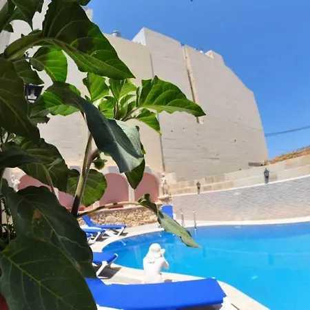 6 Bedroom Farmhouse With Private Pool In Zebbug Gozo