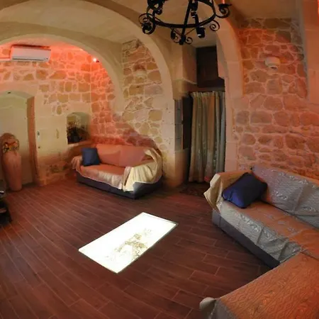 6 Bedroom Farmhouse With Private Pool In Zebbug Gozo *