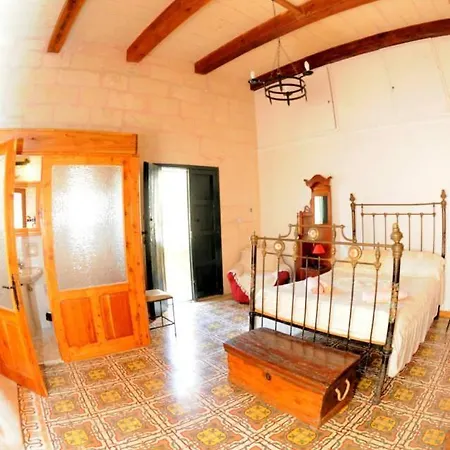 6 Bedroom Farmhouse With Private Pool In Zebbug Gozo