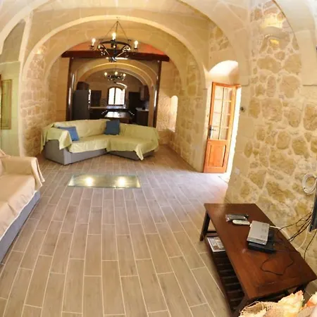 6 Bedroom Farmhouse With Private Pool In Zebbug Gozo 度假居 *