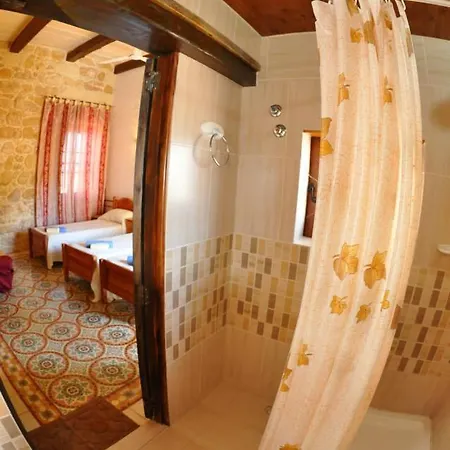 6 Bedroom Farmhouse With Private Pool In Zebbug Gozo