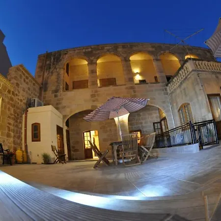 6 Bedroom Farmhouse With Private Pool In Zebbug Gozo 度假居 *