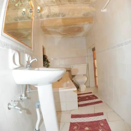 6 Bedroom Farmhouse With Private Pool In Zebbug Gozo * Zebbug (Gozo)