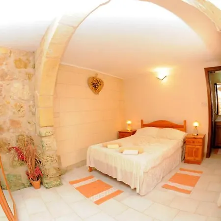 度假居 6 Bedroom Farmhouse With Private Pool In Zebbug Gozo