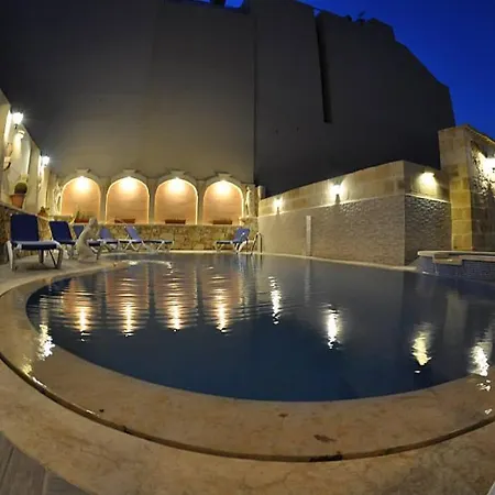6 Bedroom Farmhouse With Private Pool In Zebbug Gozo 度假居